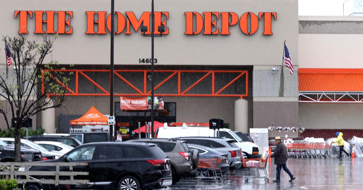 State regulators crack down on polluted runoff from L.A. shopping centers, warehouses
