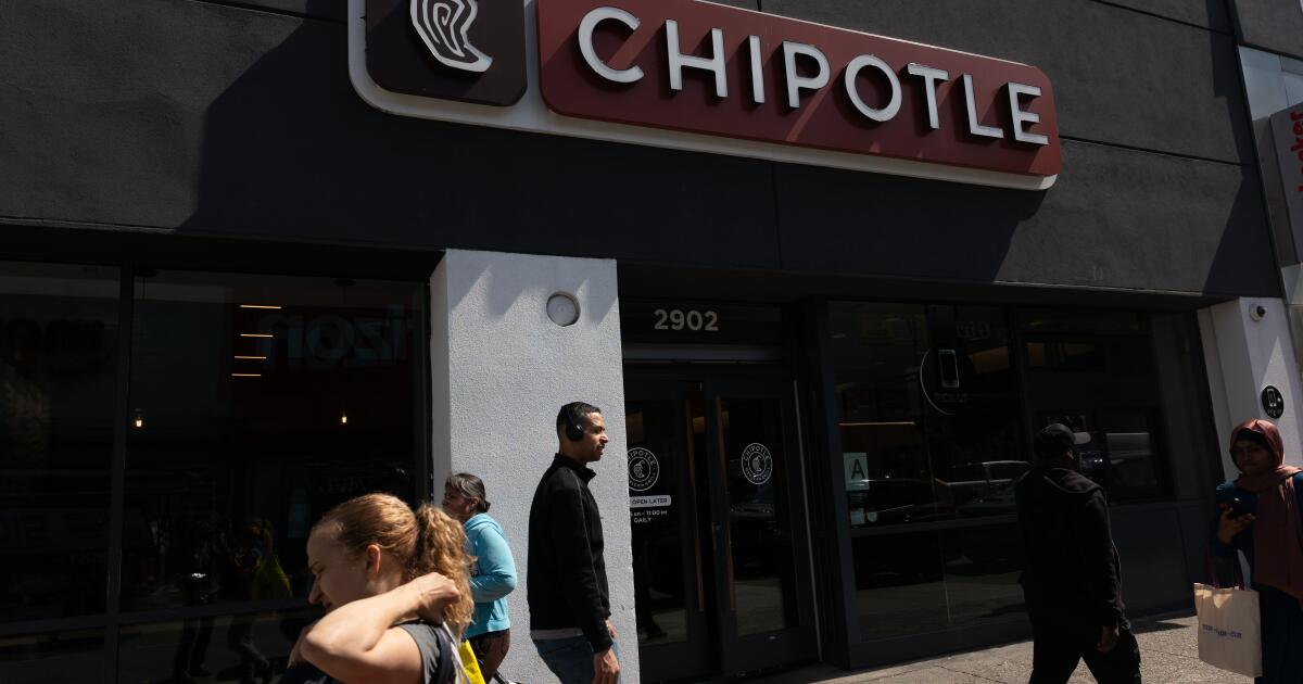 New drinks, burritos and perks help Chipotle and Starbucks beat cautious consumers