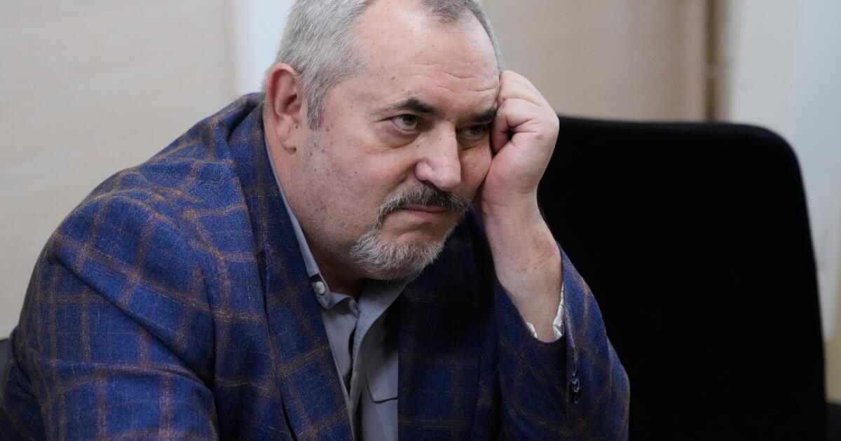 A Putin critic is convicted on charges that will keep him from campaigning for Russia’s parliament