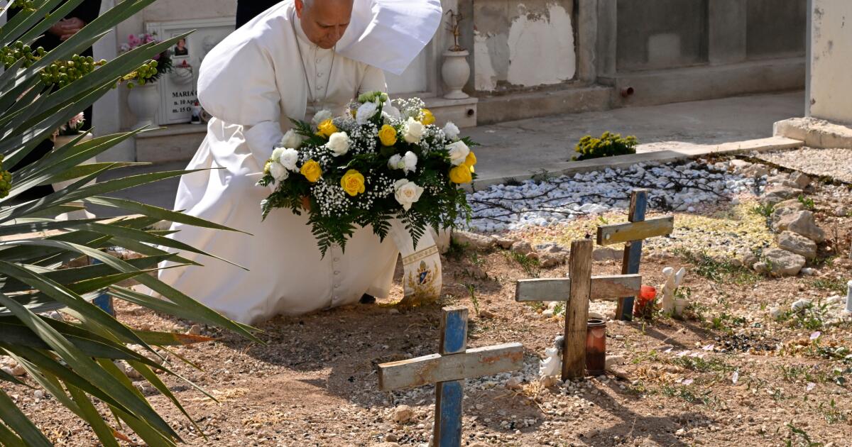 Pope marks July 4 by praying in Lampedusa for migrants who died seeking freedom and prosperity