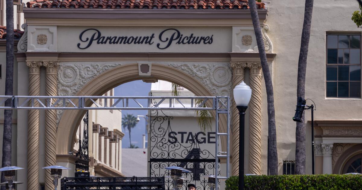 Paramount offers to briefly delay Warner Bros. merger as court battle heats up
