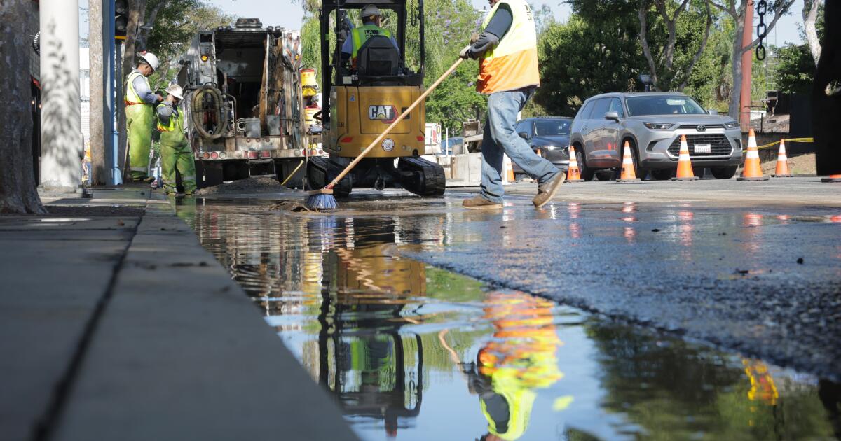 Sunset Boulevard expected to reopen late Friday following water leak