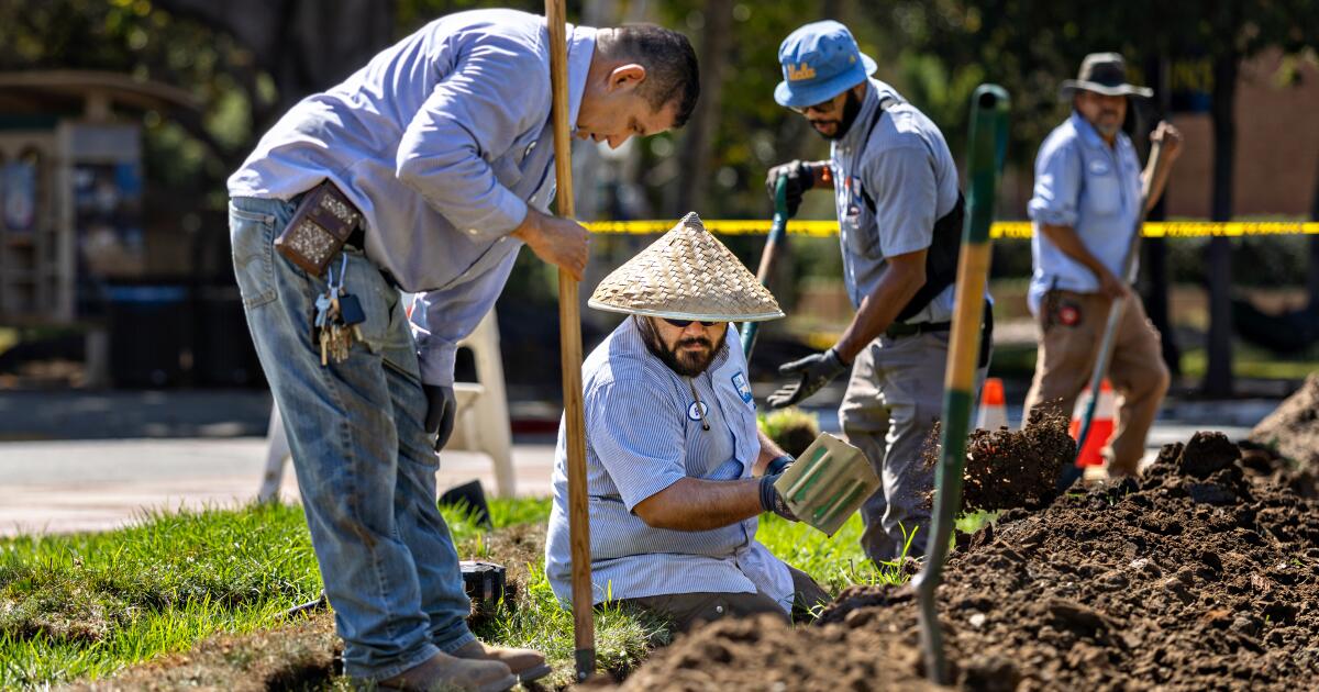 Heat wave smothering Southern California nears its peak