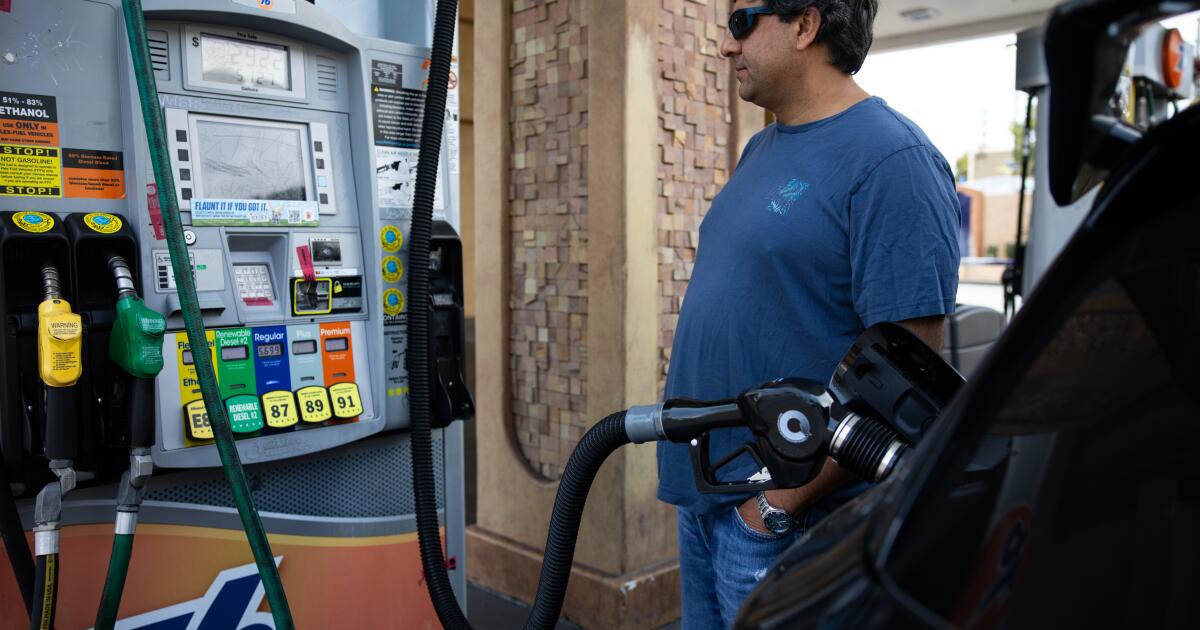 L.A. gas prices are crazy again. Here’s how to find the few pumps that are slightly more sane