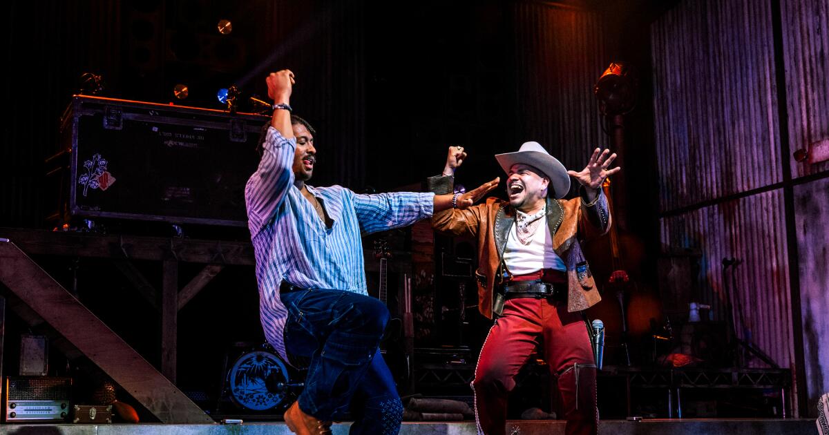 ‘Mexodus,’ a live-looping, hip-hop history lesson, reenergizes the American musical