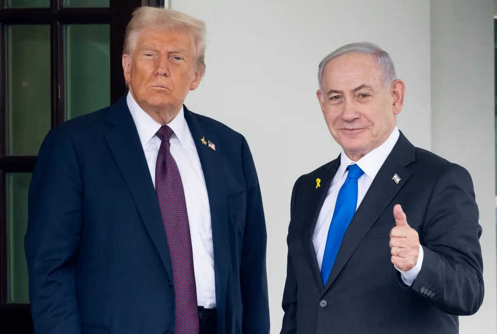 Donald Trump and Benjamin Netanyahu posing for a photo.