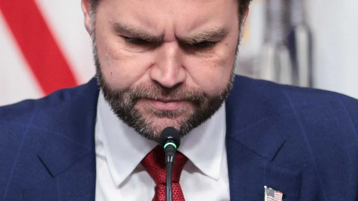‘Likely a loser’: Trump insiders scoff at Vance strategy to dodge rebuke for flailing war