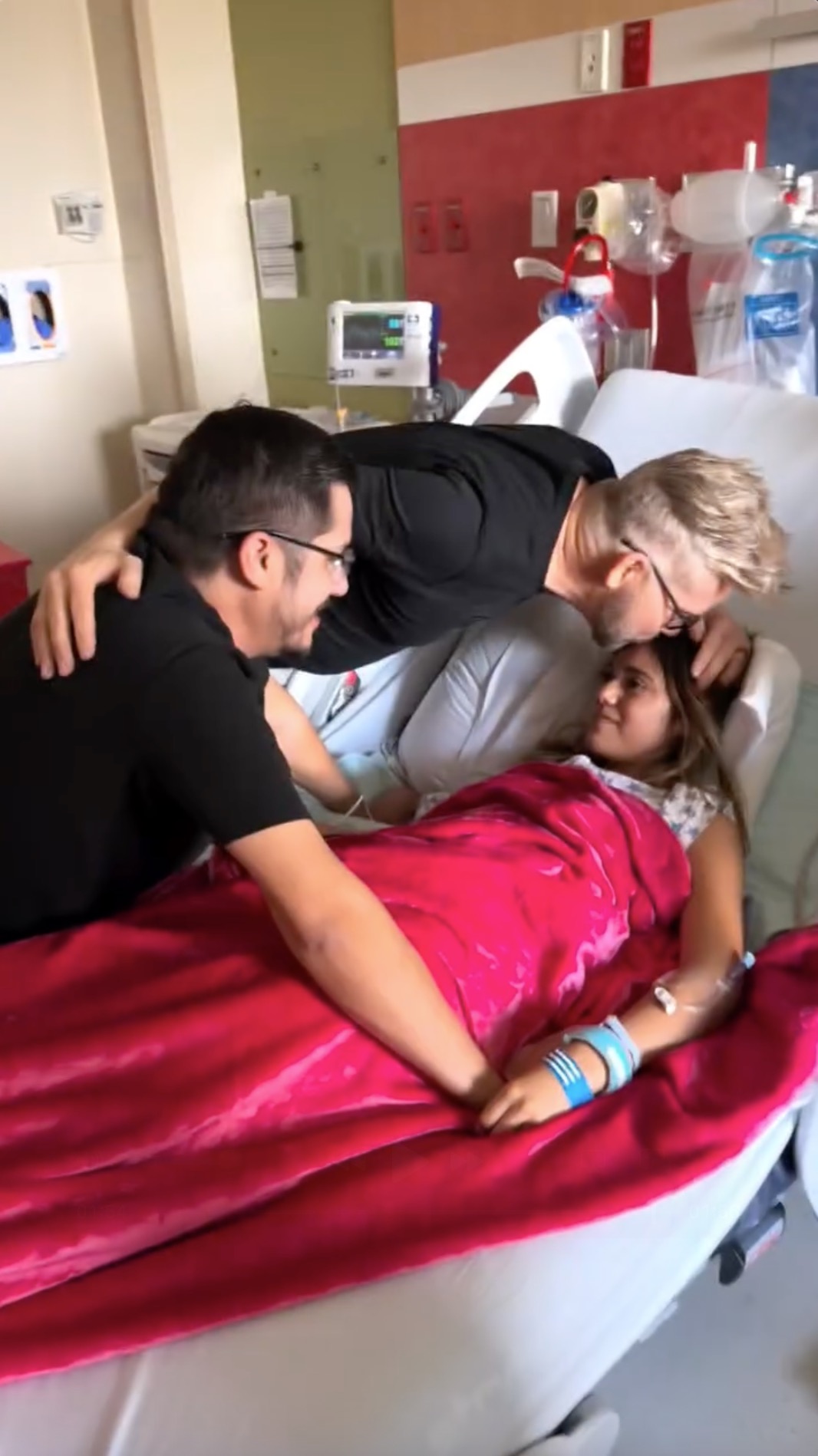 Armando and Kenny visit Hannah in the hospital.