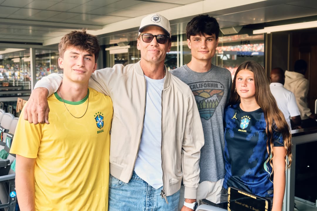 Tom Brady with his three children at the World Cup.