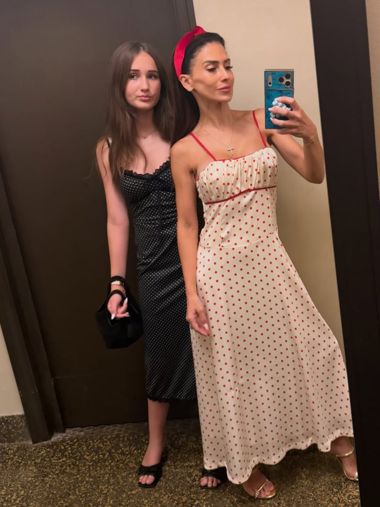 Hilaria Baldwin and her daughter pose for a selfie.