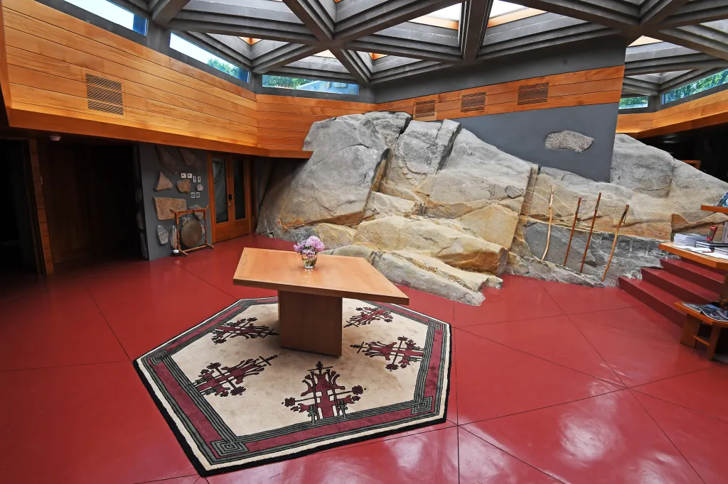 Blurring the boundaries between indoors and outdoors, Wright incorporated natural elements into his designs.