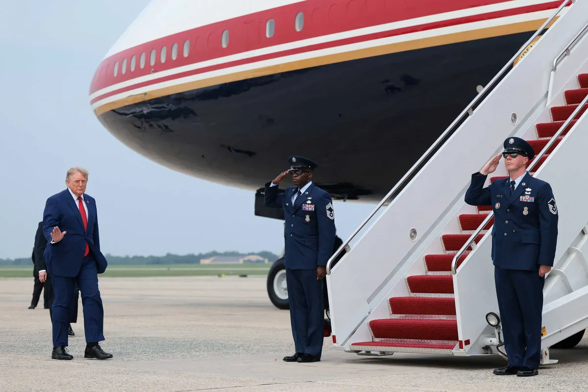 ‘Ham-fisted’ blunders that forced Trump’s plane stunt slammed by expert: ‘Clown show!’