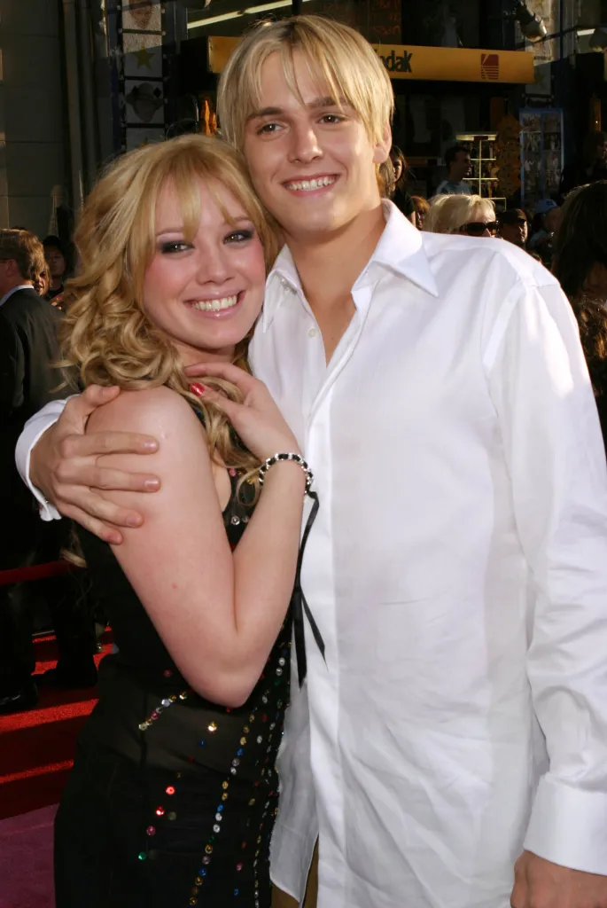 Hilary Duff and Aaron Carter hugging.