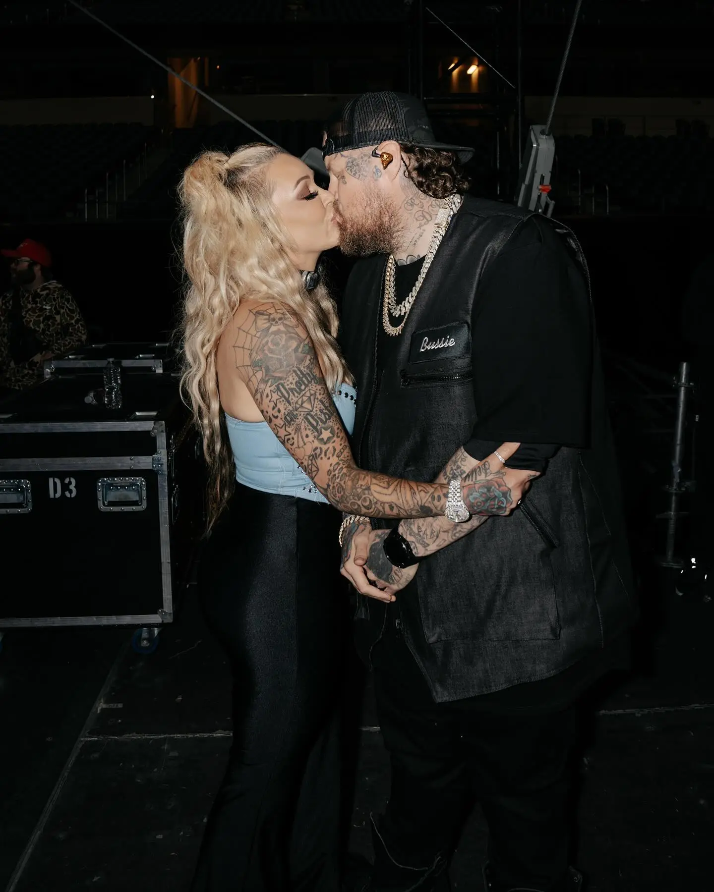Bunnie XO and Jelly Roll kissing.