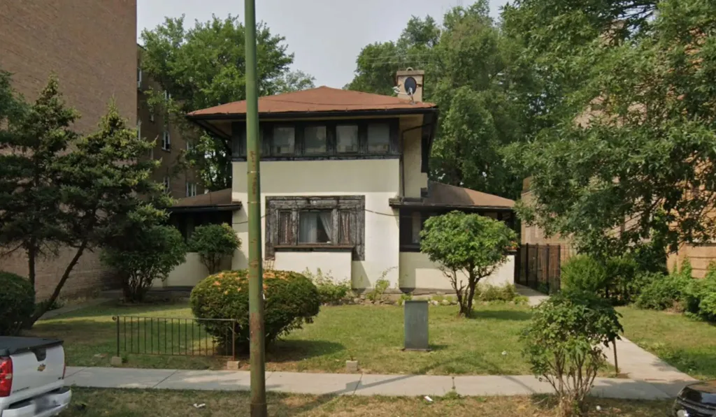 Chicago's J. J. Walser House, designed by Frank Lloyd Wright, recently sold -- and the new owners will embark on an ambitious journey to spruce it up.