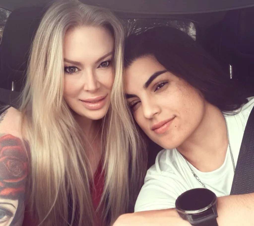 Jenna Jameson with Mil R. Ocampo in a car.