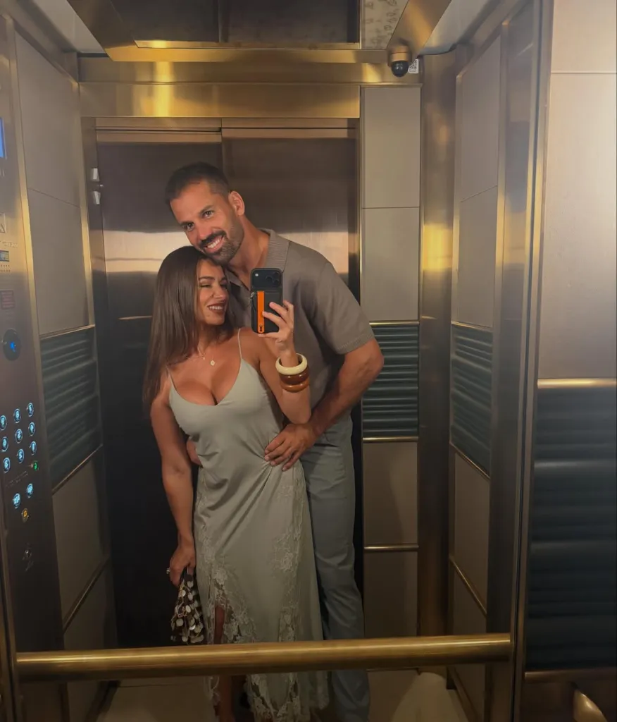 Jesse James and Eric Decker posing for a mirror selfie in an elevator.