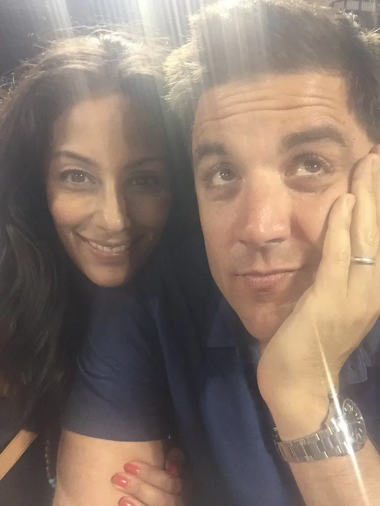 Josh Elliott and Liz Cho taking a selfie together.