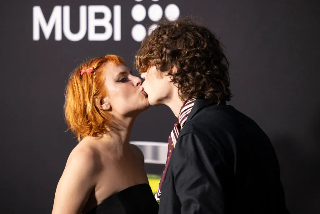 Tallulah Willis and Justin Acee kissing at the premiere of "The Substance."