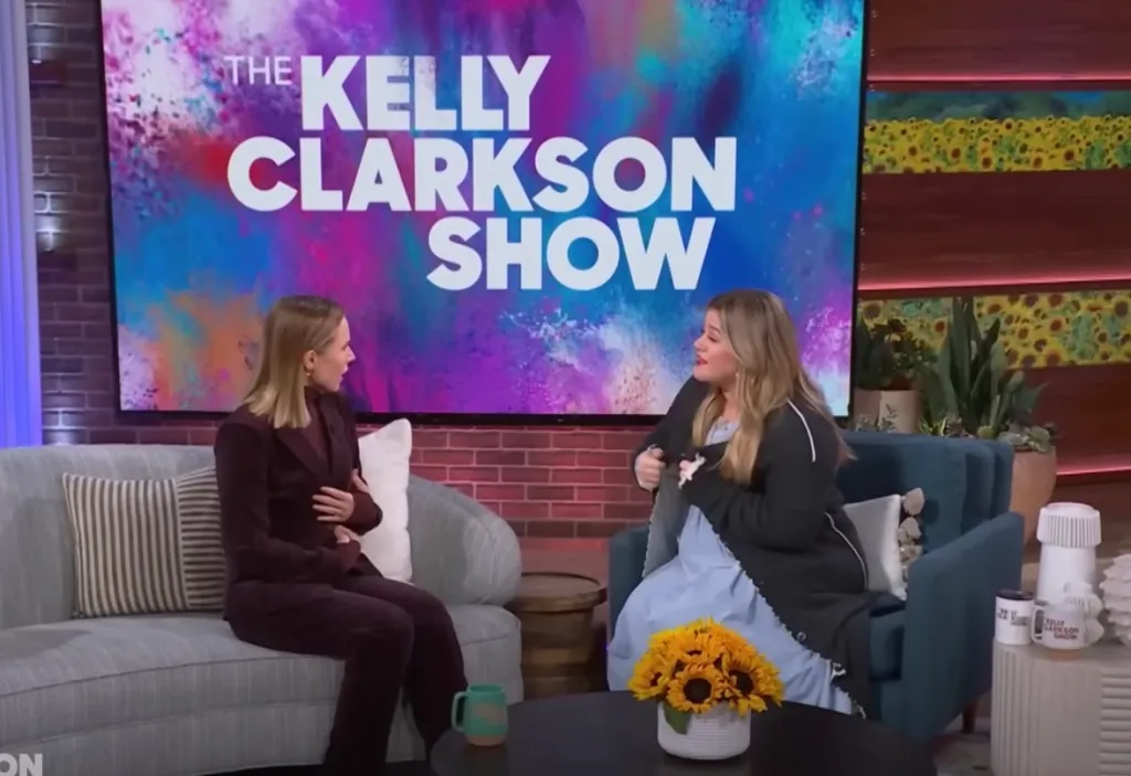 Kristen Bell and Kelly Clarkson talking on "The Kelly Clarkson Show" set.