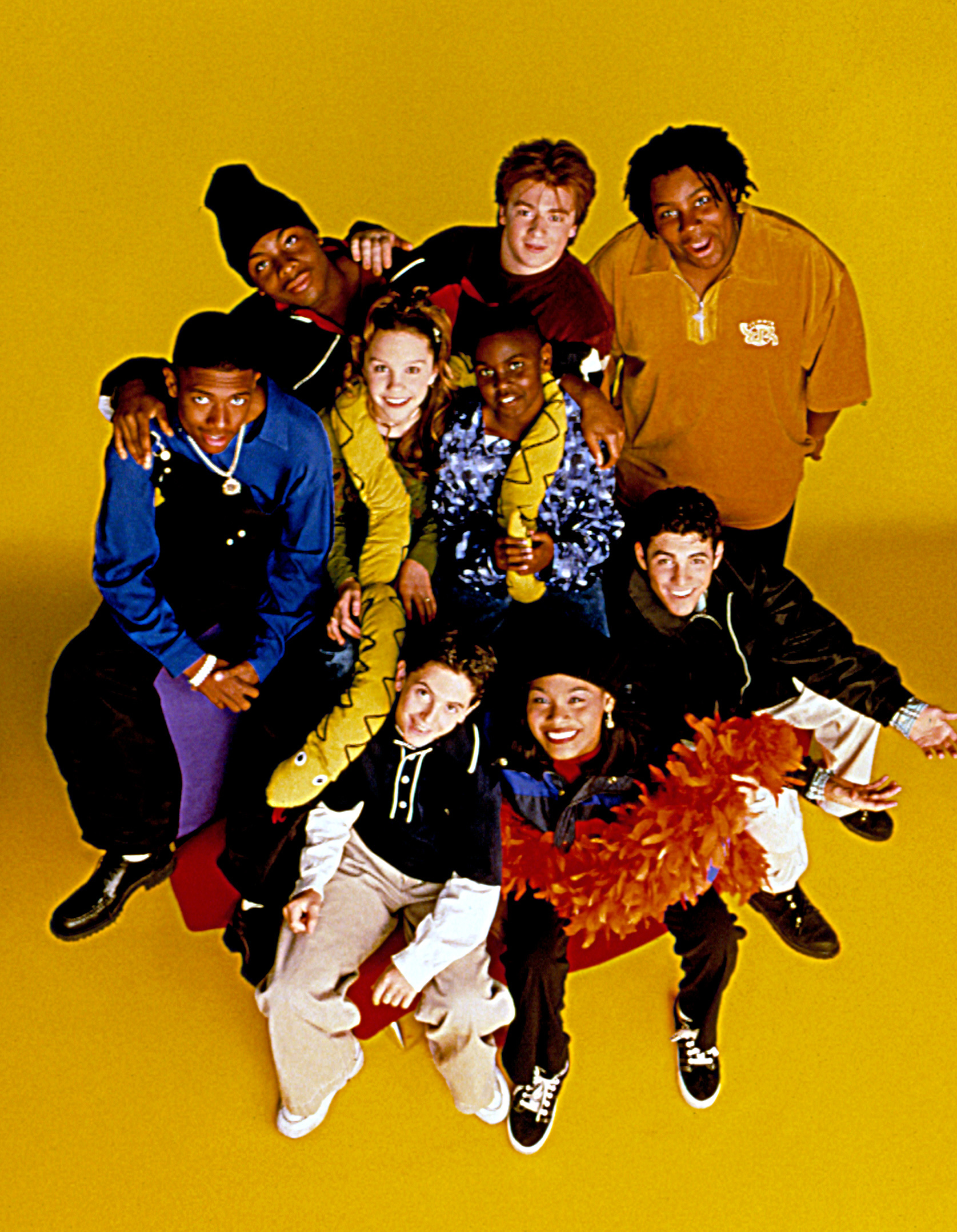 Cast portrait of Amanda Bynes, Nick Cannon, Kel Mitchell, and Kenan Thompson with other cast members of the TV show *All That*.