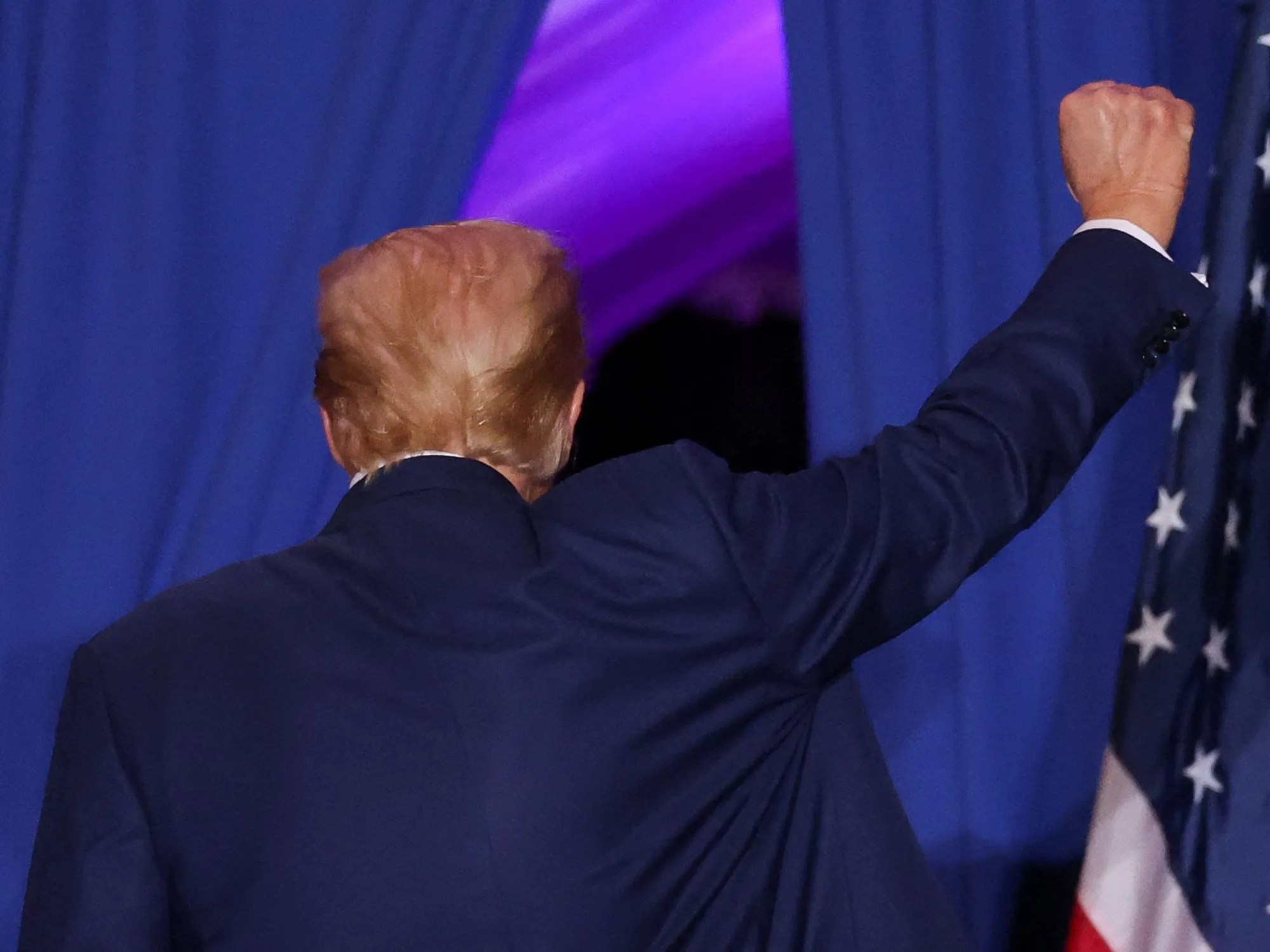 GOP maverick triggers alarm as surprise Iowa visit signals party ripping apart