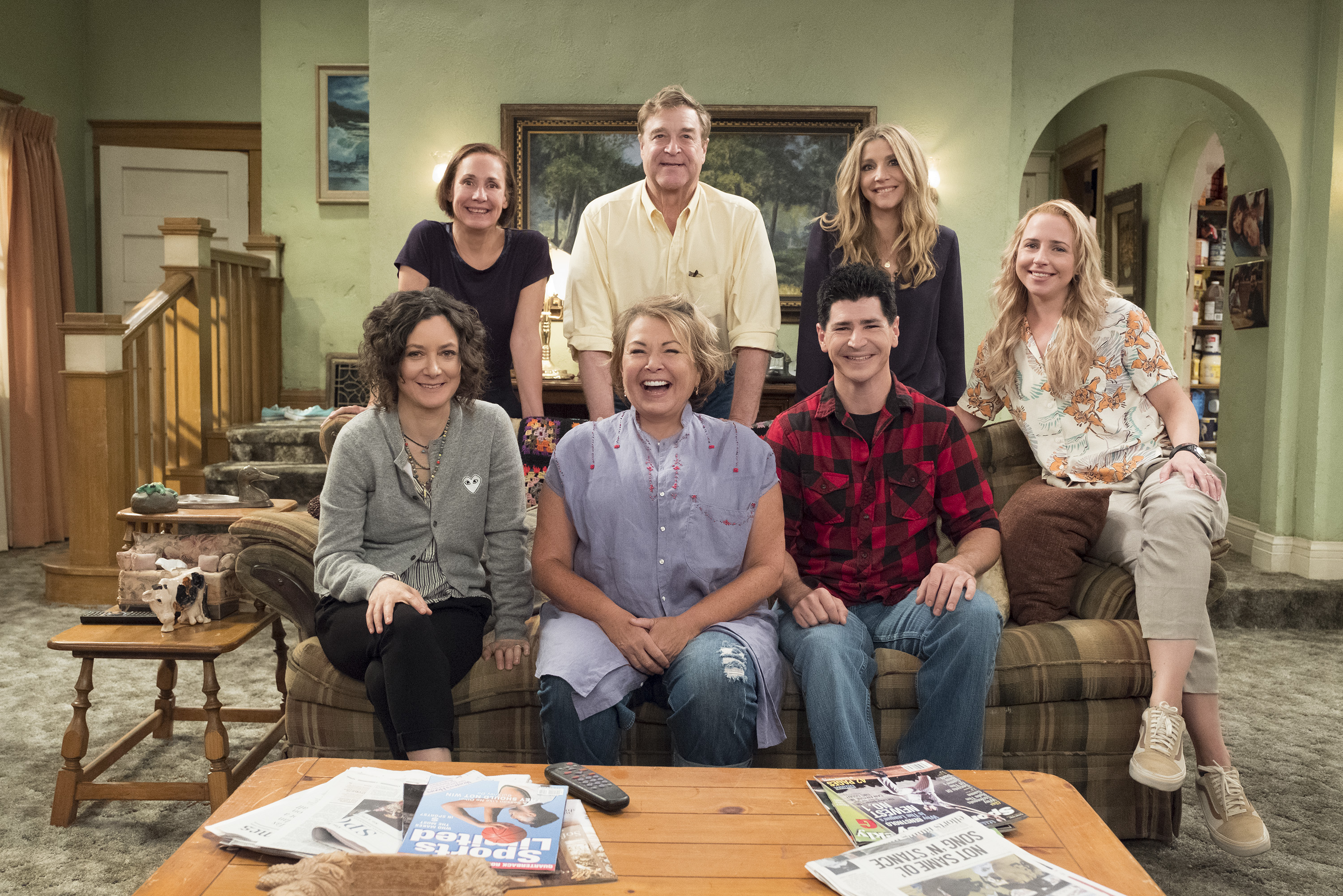 Cast photo of the Roseanne revival with seven cast members.