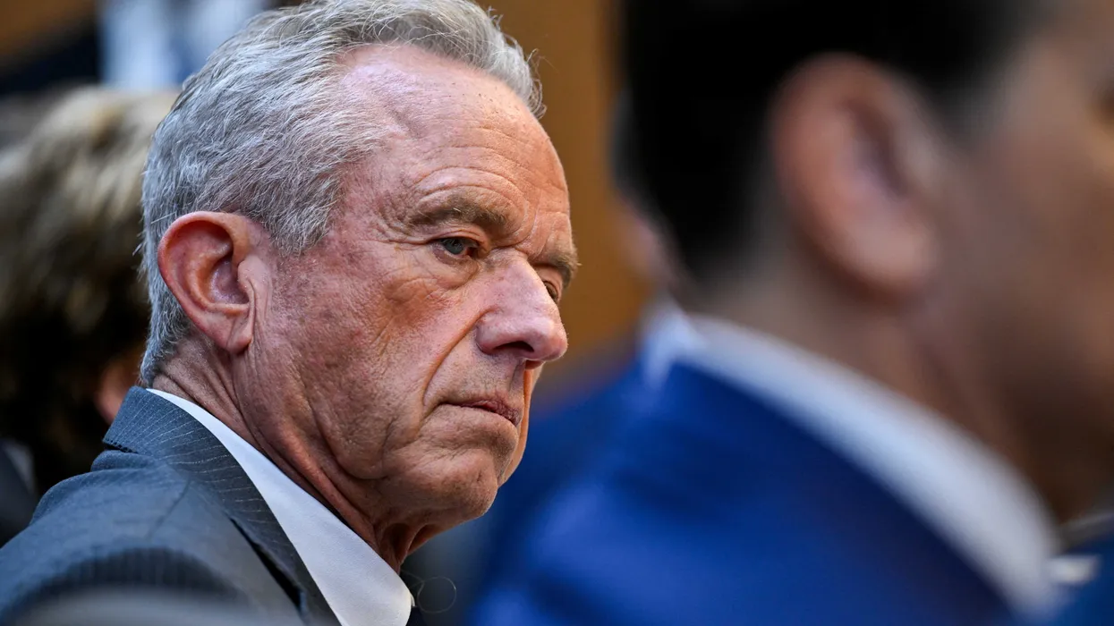 Alarm bells ring as RFK Jr.’s ‘reality-ignoring’ cooking show gets lukewarm review