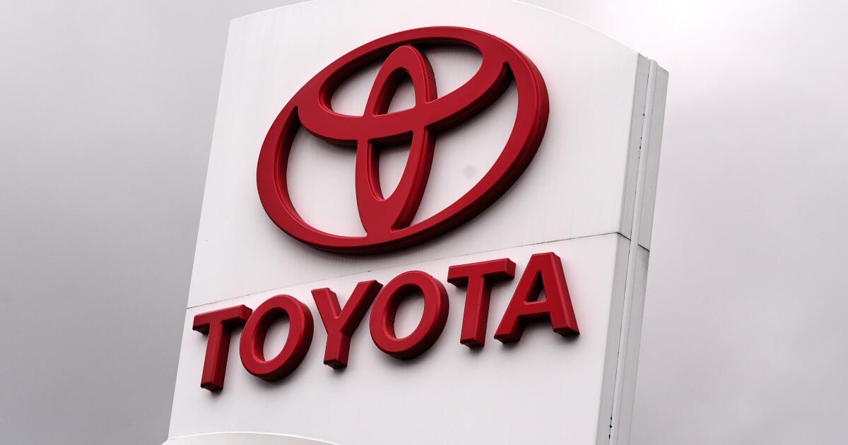 Toyota recalls hundreds of thousands of cars for broken indicators