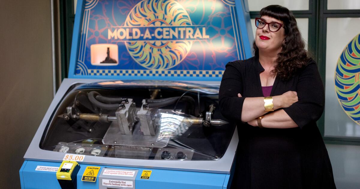 Smell that? Mold-A-Rama makes a comeback in L.A. thanks to one determined librarian