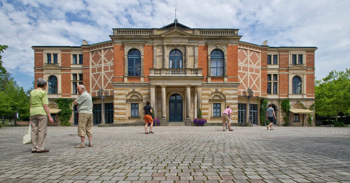 AI-assisted staging draws boos at famed Wagner festival in Germany